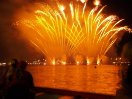 Eine Momentaufnahme von einer unserer Paddelaktionen<br>Dieses Bild stammt vom Alstervergngen. Abends wird auf der Binnenalster ein Feuerwerk gezndet, dass vom Boot aus betrachtet werden kann.