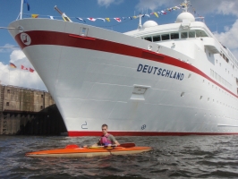 Eine Momentaufnahme von einer unserer Paddelaktionen<br>Die MS Deutschland bei den Cruise Days 2012.